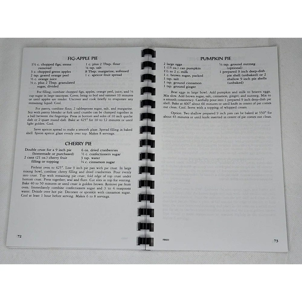 Holidays At Home Cookbook Christmas Globe Gazette 2004 VTG‎ Cook Book 🍰📸👀